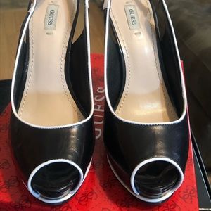 Guess Black and white shoe